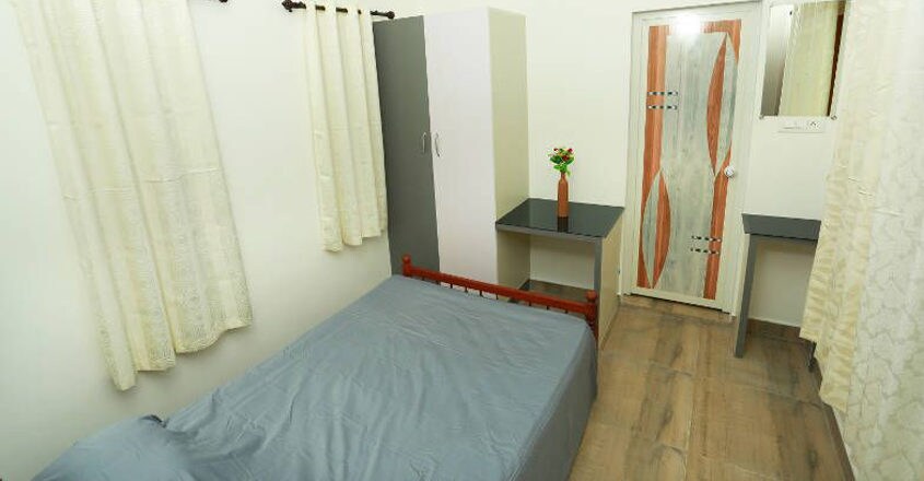 six-lakh-house-03-c six-lakh-house-03-c