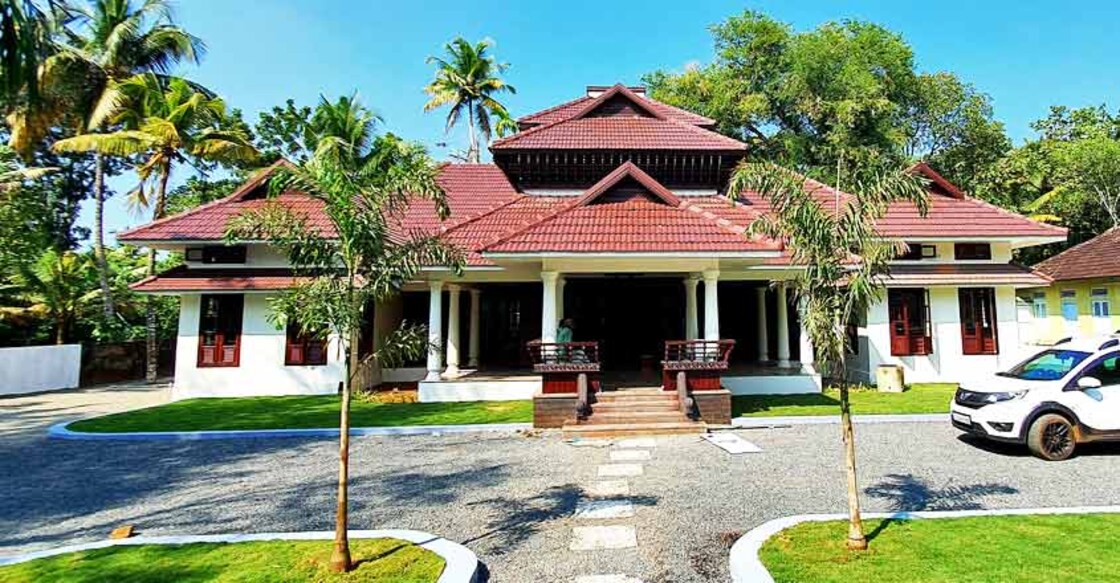 modern-naalukettu-cherthala