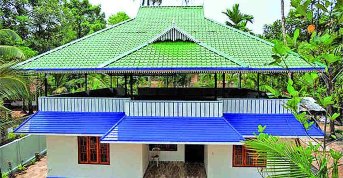 Construct attractive roofing to give a suave look to your house