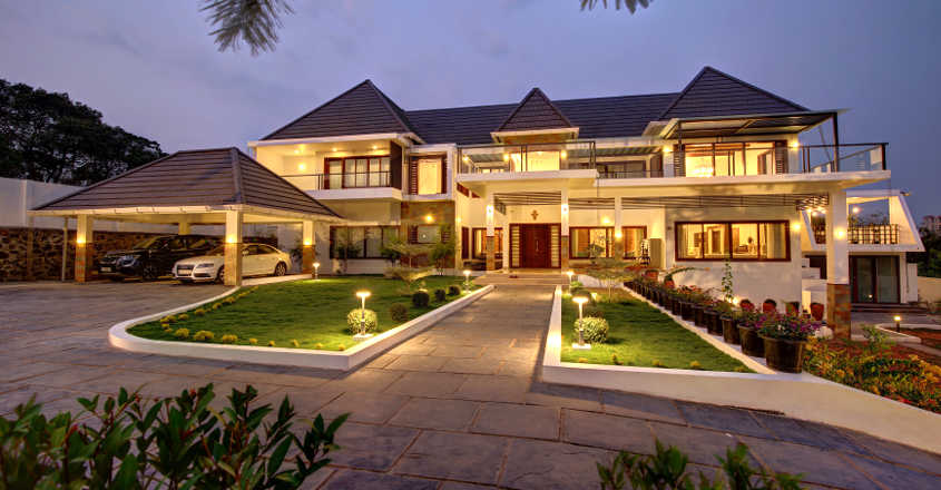 Palatial mansion in Kakkanad Palatial mansion in Kakkanad