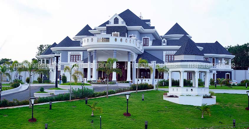 lo-and-behold-the-largest-mansion-in-kerala-here-lifestyle-decor