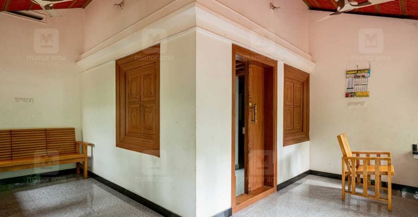 15-lakh-tharavad-malappuram-hall 15-lakh-tharavad-malappuram-hall