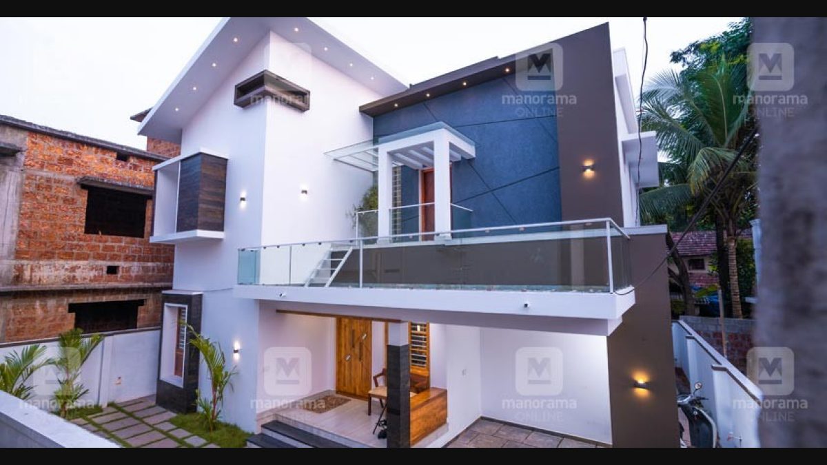 Grand mansion on a 5-cent plot in Kozhikode with brilliant design