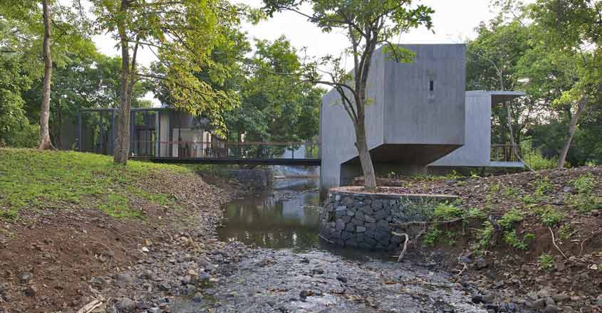 house-on-stream house-on-stream