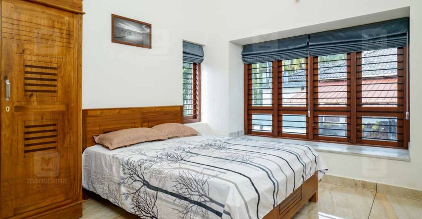 Classy, space-efficient Koyilandi house sets example for smart designing Classy, space-efficient Koyilandi house sets example for smart designing