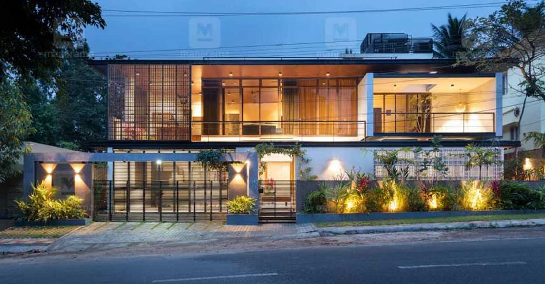 The flat box style elevation in horizontal line is truly eye-catching.