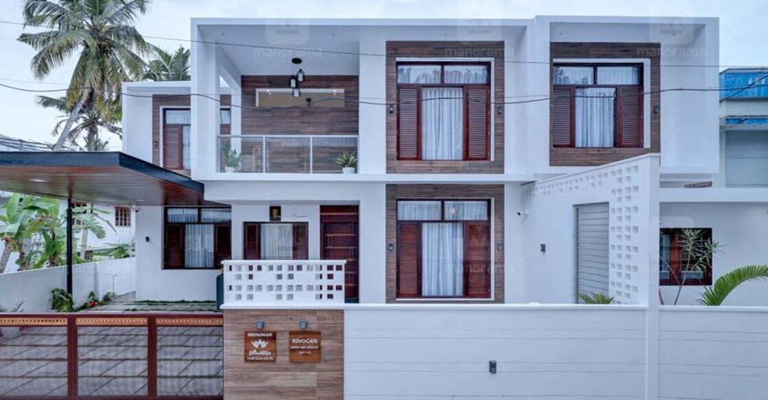 The flat box elevation makes the structure compact and helps in saving space.