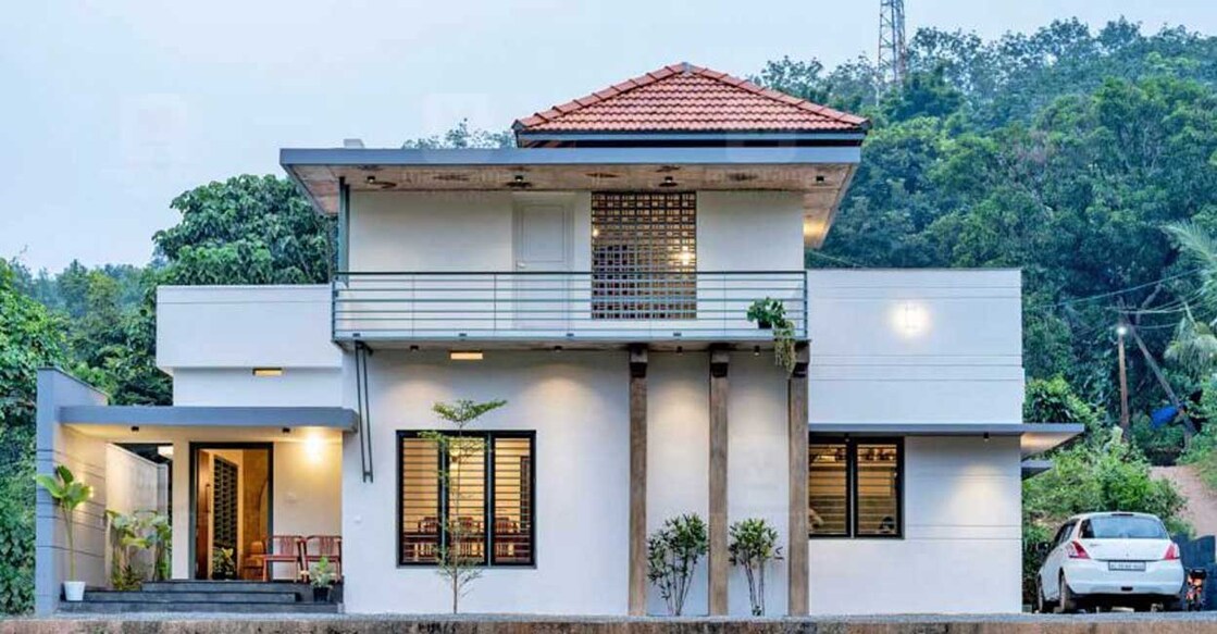 Using the locally sourced laterite stones for building the structure played a vital role in lowering the expenses.