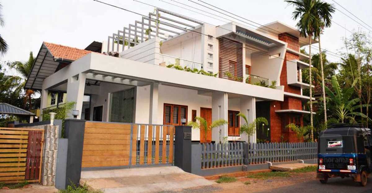 Fabulous Payyannur house in small plot impresses with spacious