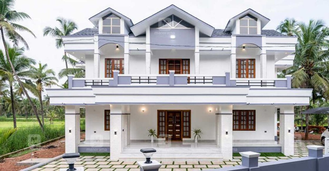 The elevation features the classic Colonial style.