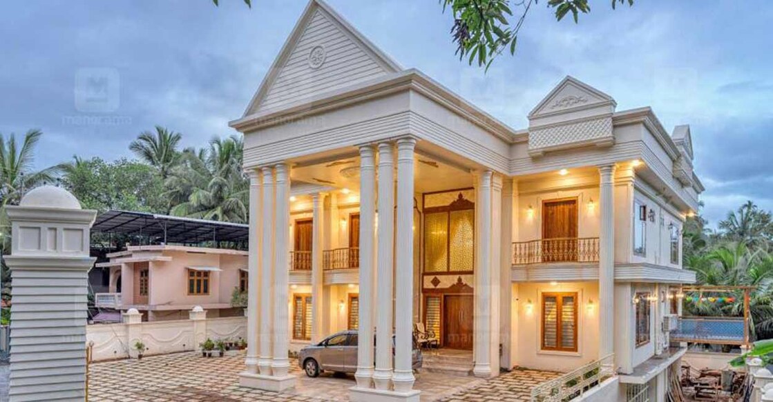 The magnificent elevation of this palatial mansion features a unique fusion of Arabian and classic architecture.