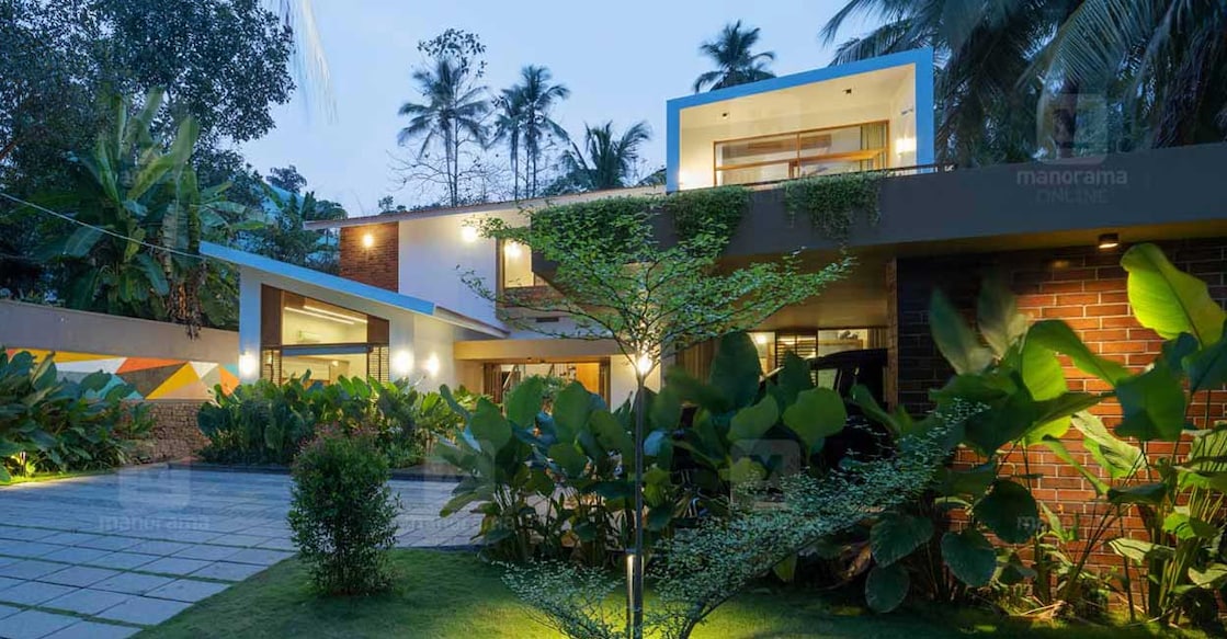 luxury-perinthalmanna-home-landscape