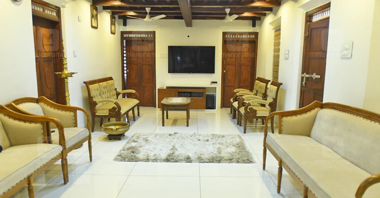kumrakom-tharavadu-living kumrakom-tharavadu-living