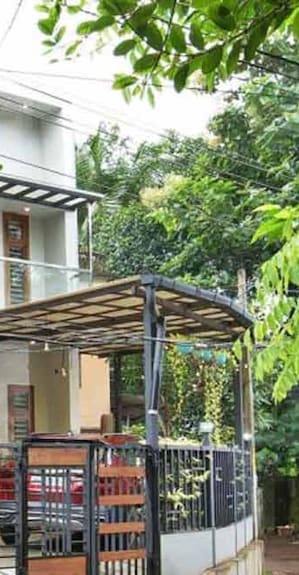 Kozhikode house The elevation is designed in the flat box style to save space.