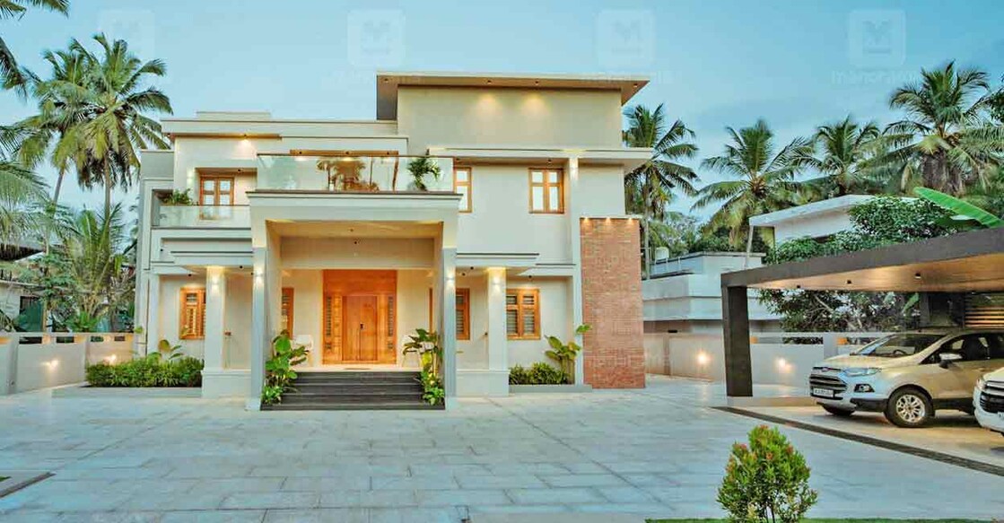 Pariyaram house The elevation in the flat box style is perfect for the rectangular plot as it saves space.