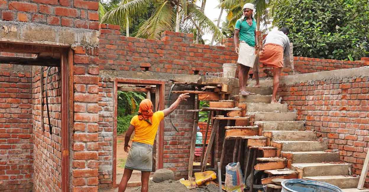 A contract labourer would definitely put in more effort and hours of work than a regular daily wages worker. 