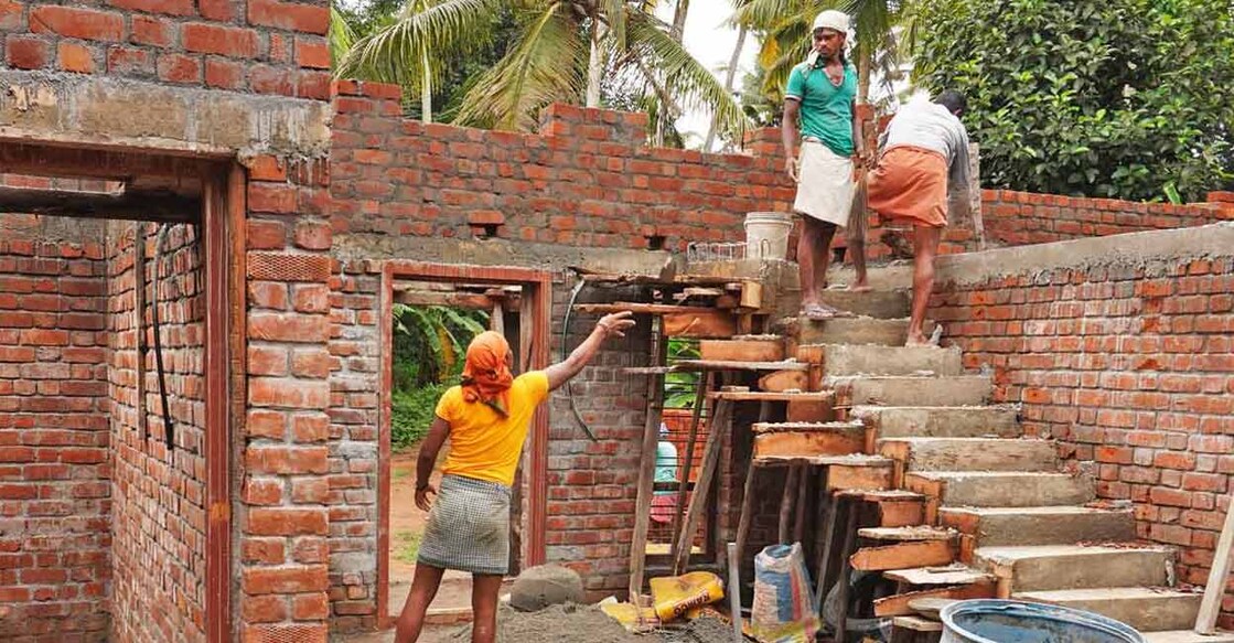 A contract labourer would definitely put in more effort and hours of work than a regular daily wages worker. 