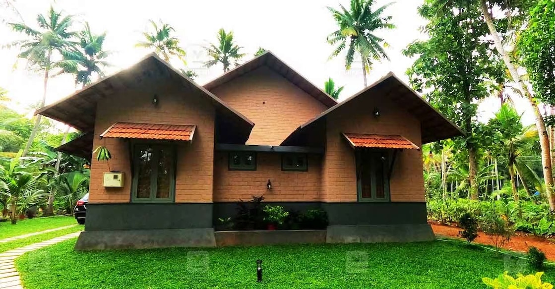 shasthamkotta-house-c The front yard, lined with low-maintenance grass, adds charm to the house. Photo: Ajith