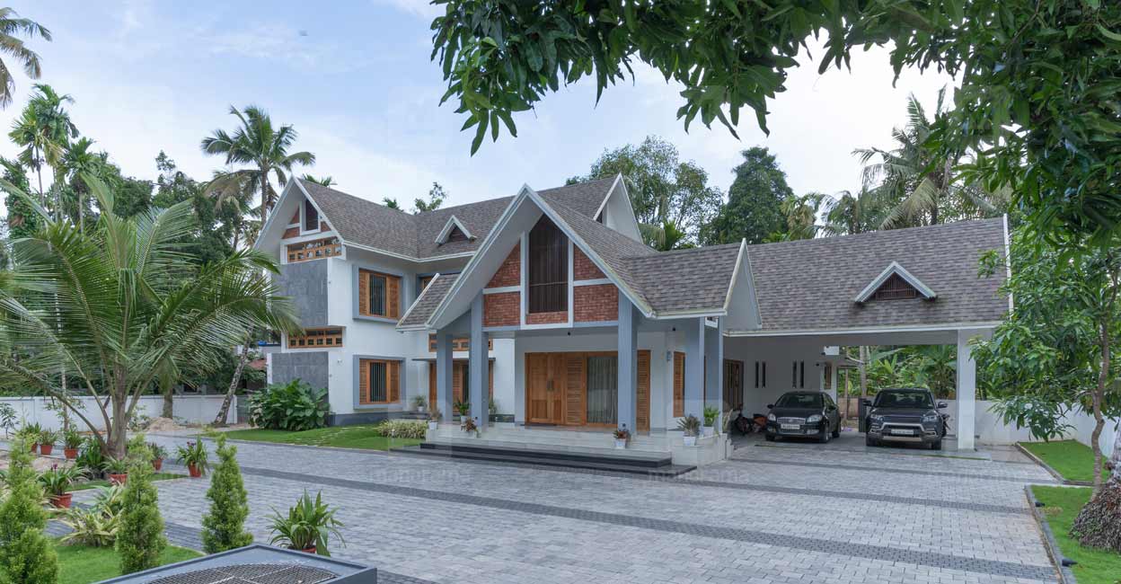 The house that looks like a typical English farm house has sloped roof in multiple layers. Photo: Special arrangement