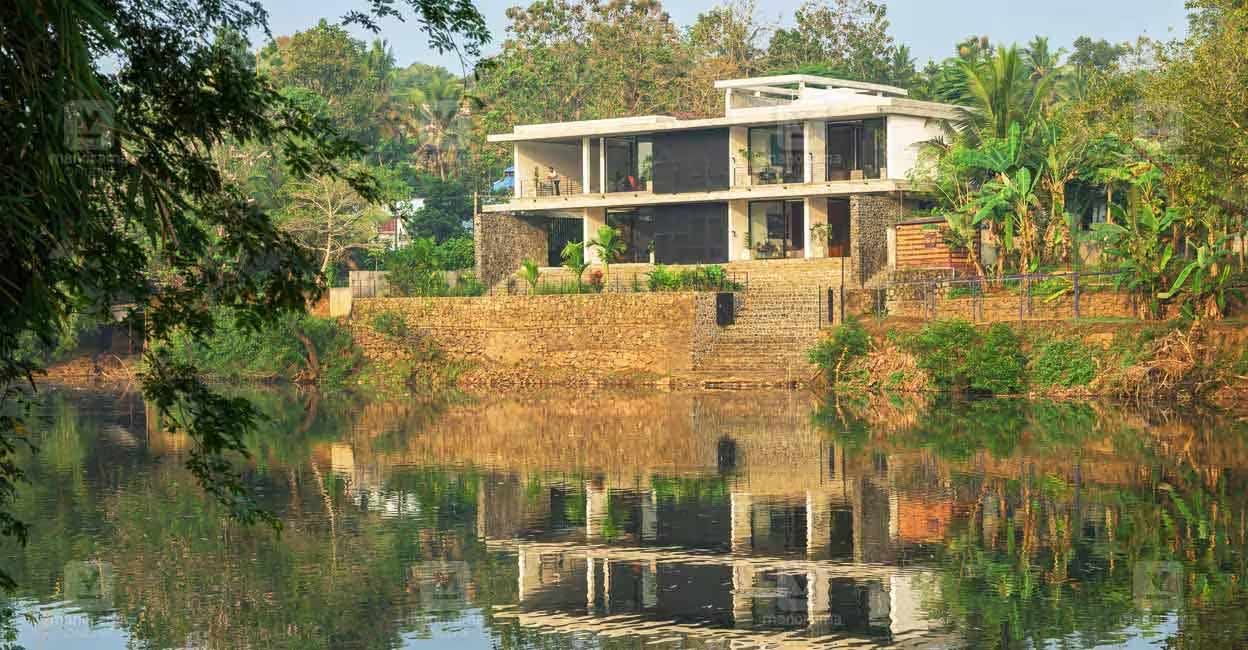 At the entrance area the elevation has been uniquely designed to receive the cool breeze and sunshine. Photo: Ajith