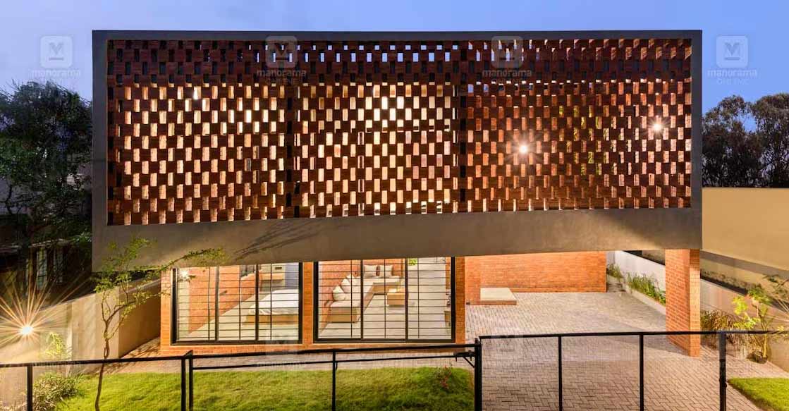 The brick-lattice frontage of this Nemom house makes it uniquely ...