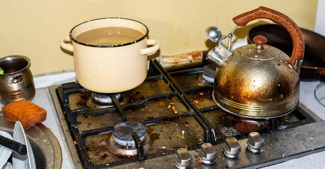 utensils-c High heat can quickly lead to burning if you're not careful. Photo credit: Julia Pavaliuk/ Shutterstock.com