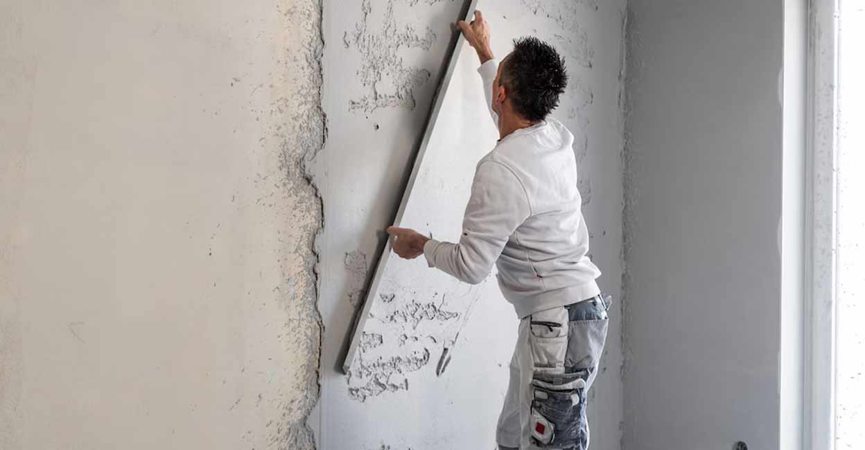 Gypsum plastering involves applying a mixture of gypsum powder and water to the walls, eliminating the need for cement and sand. Photo: Sabrewolf/Shutterstock.com