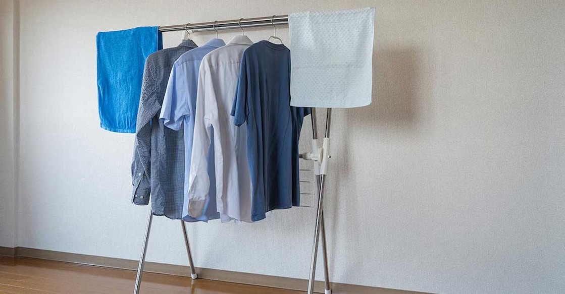 clothe-c The clothes smell damp when they are not dried properly under the sun. Photo: aomas/Shutterstock.com