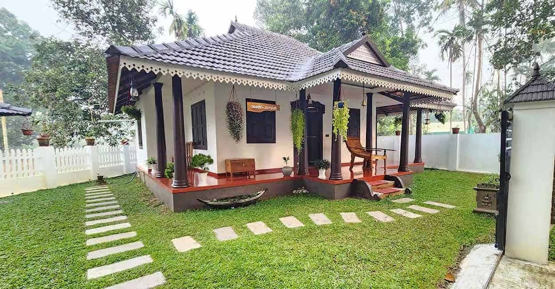 chertala-house-01-c The stone paved walkway and the pearl grass meadows elevate the classy look of the structure.