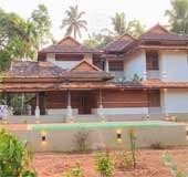 Modern Kayamkulam house exudes the classy elegance of traditional architecture