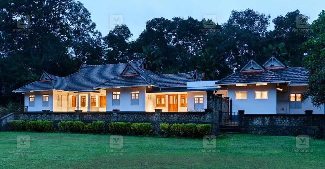 irattupetta-house-01-c The elaborate spaces that sprawl like the branches of a banyan tree are the highlights of this single storied mansion. Photo: Special arrangement