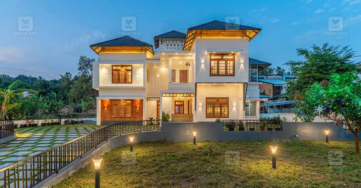 The front yard has been designed in two layers in order to enjoy the majestic elevation. Photo: Special arrangement