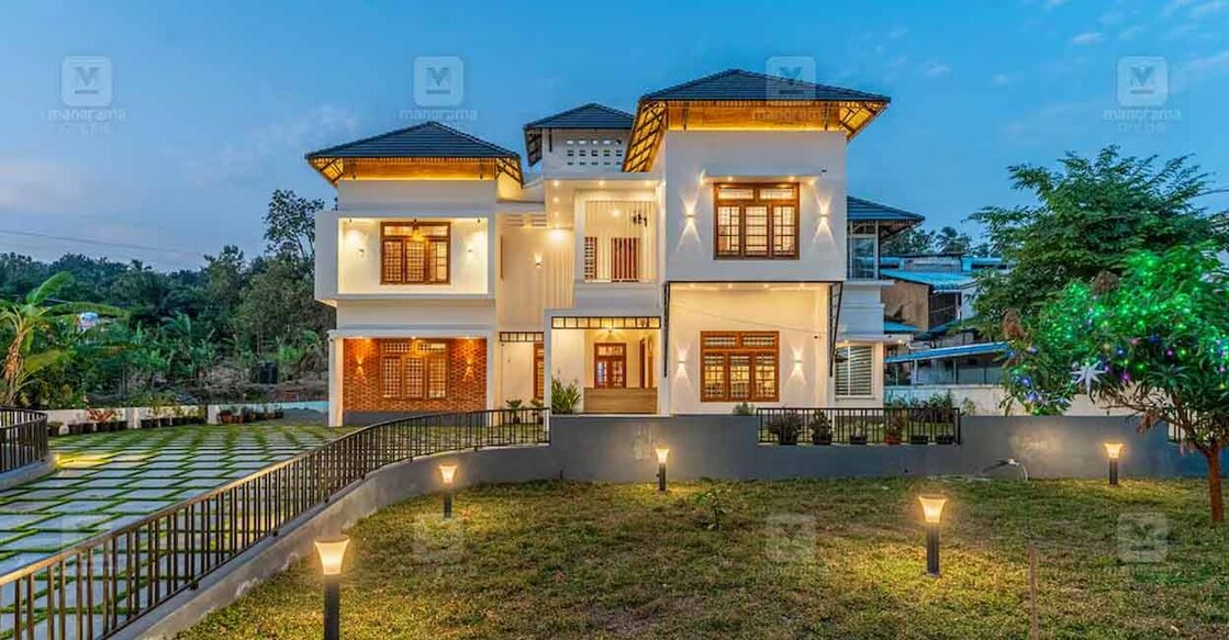vadakkancheri-house-01-c The front yard has been designed in two layers in order to enjoy the majestic elevation. Photo: Special arrangement