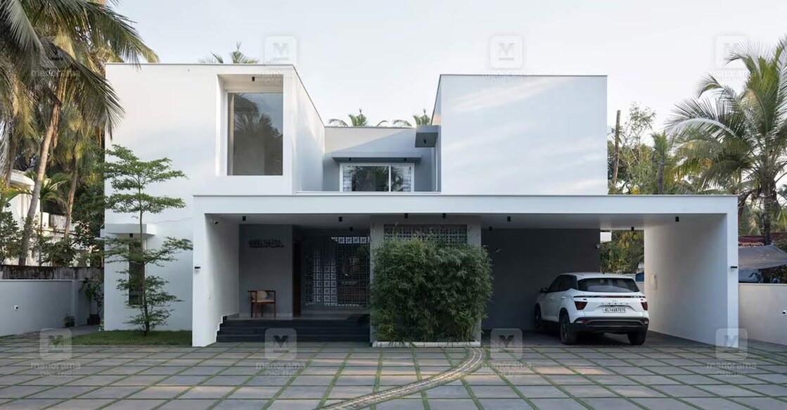 The spaces in the house have been designed by making the courtyard, the focal point. Photo: Special arrangement