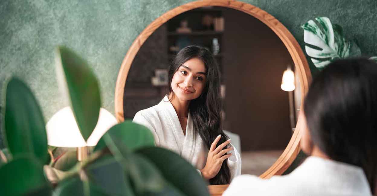 There are several factors, which inspire people to choose bathrooms as spaces for enjoying some peace. Photo: Varavin88/Shutterstock.com