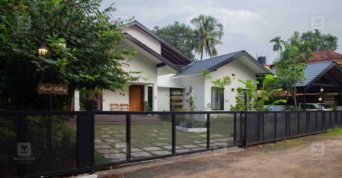 irinjalakkuda-house-01-c The elevation features the mesmerizing fusion of neo-colonial architecture and Kerala’s tropical style. Photo: Ajith