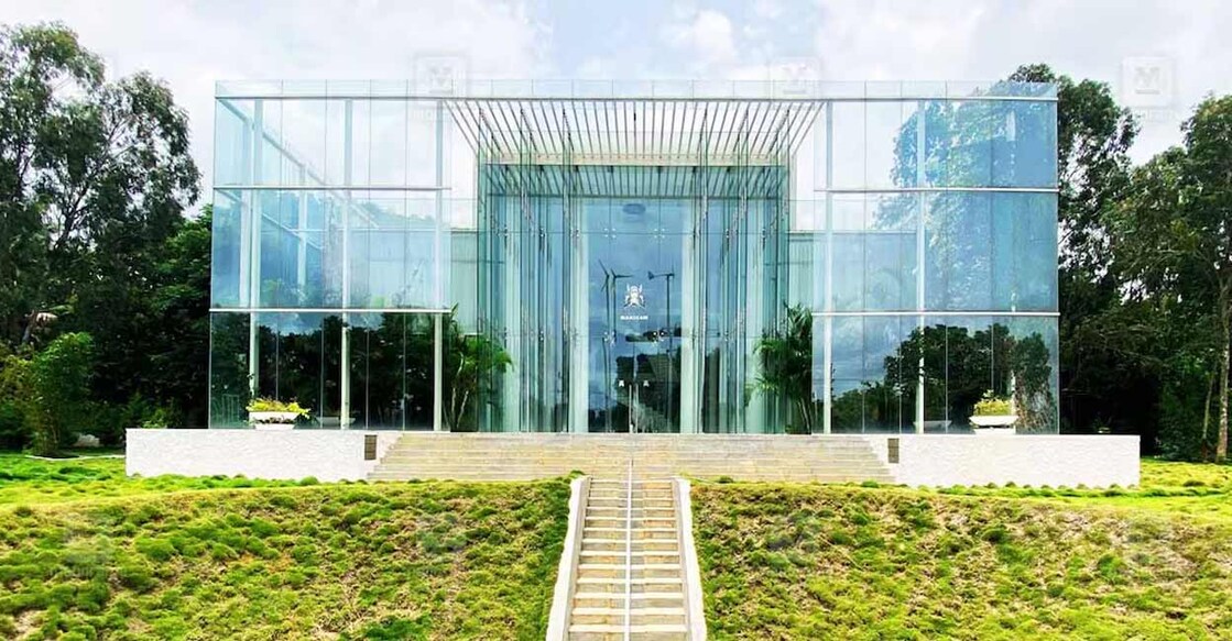 The walls of the house are made of glass panels set in a steel frame. Photo: Special arrangement