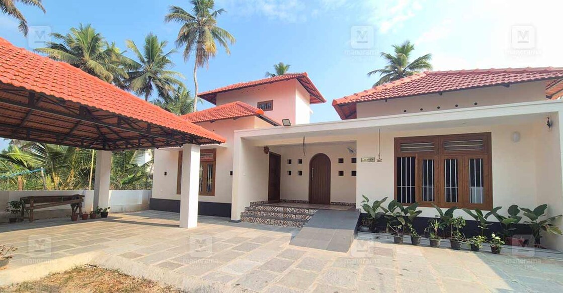 The house showcases traditional design, a beautiful courtyard, and smart cost-saving strategies. Photo: special arrangement