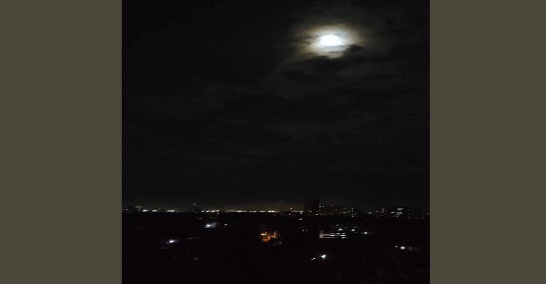 Cloudy night sky over Kochi, Kerala – a city of 3.3 million people and HDI of 0.801, has preserved its dark nocturnal ambiance. Photo: Michael Luke Jose