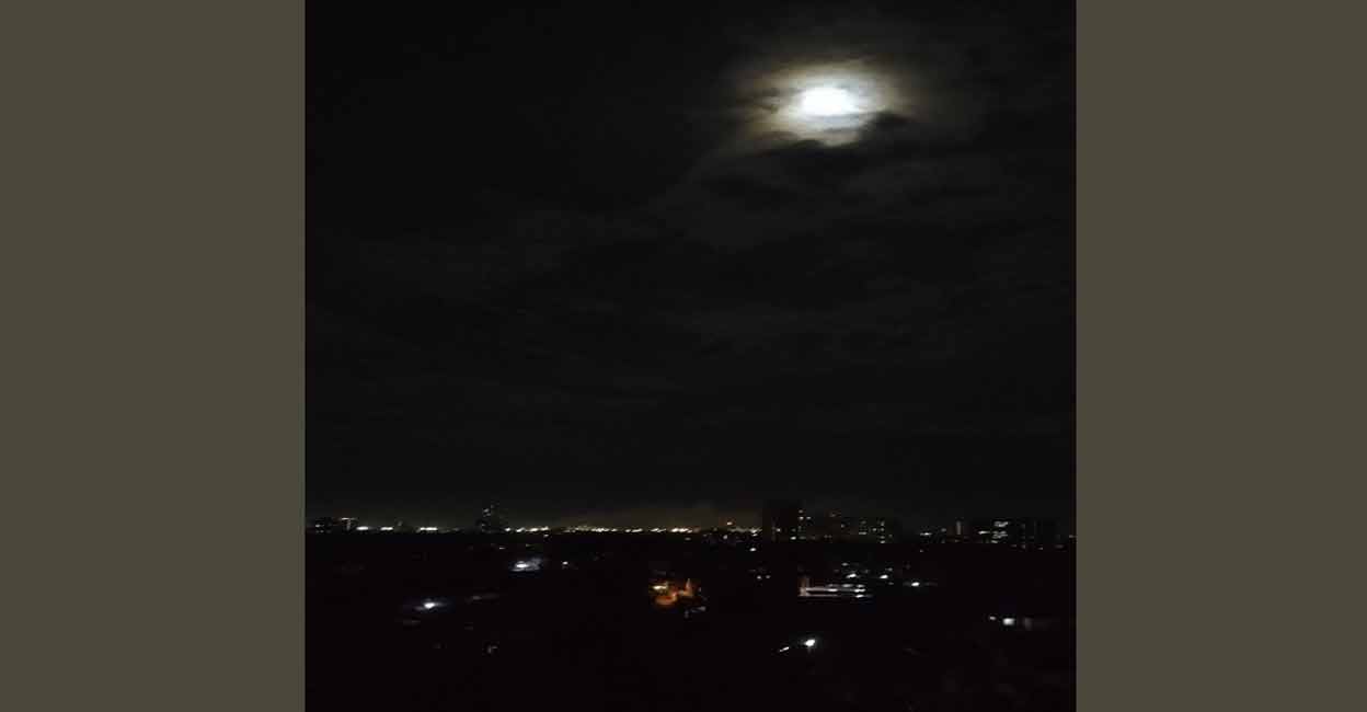 Cloudy night sky over Kochi, Kerala – a city of 3.3 million people and HDI of 0.801, has preserved its dark nocturnal ambiance. Photo: Michael Luke Jose