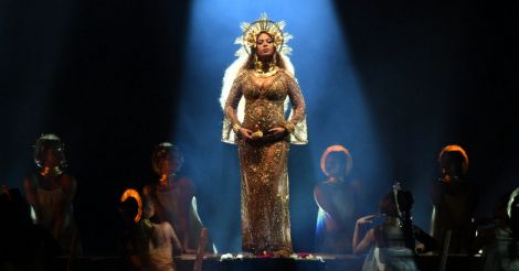 Adele sings 'Hello' as 59th Grammys gets off to a stellar start