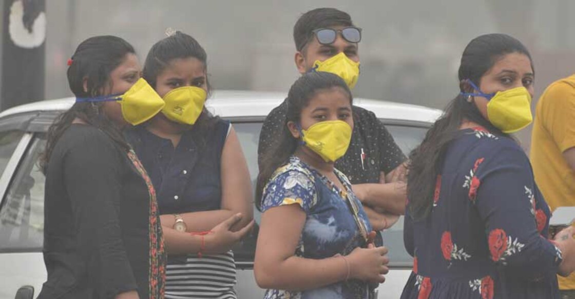 New Delhi: People wear masks to protect themselves from air pollution as smog engulfs New Delhi on Nov 3, 2019. (Photo: IANS) New Delhi: People wear masks to protect themselves from air pollution as smog engulfs New Delhi on Nov 3, 2019. (Photo: IANS)