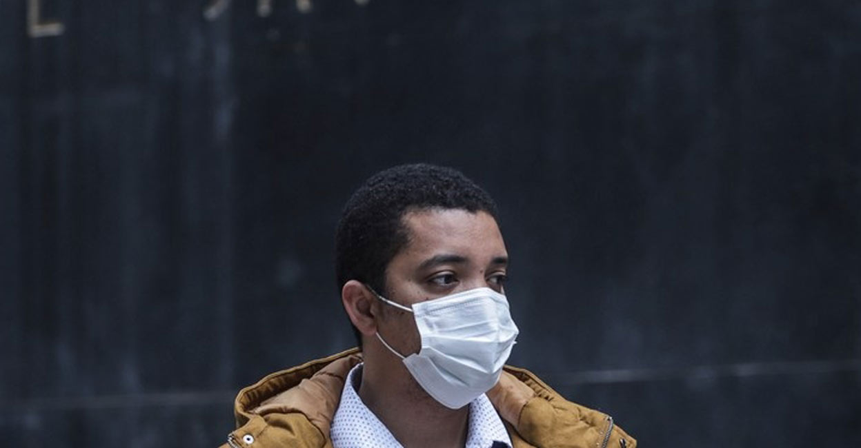 A sign reading 'mandatory' is displayed to remind people to wear face masks in Sao Paulo, Brazil, July 2, 2020.(Xinhua/Rahel Patrasso/IANS) Photo: IANS/Representative image