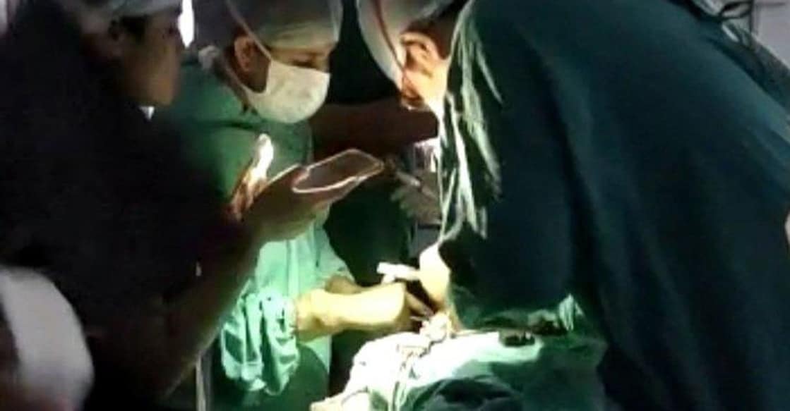 surgery under mobile phone flashlight surgery under mobile phone flashlight