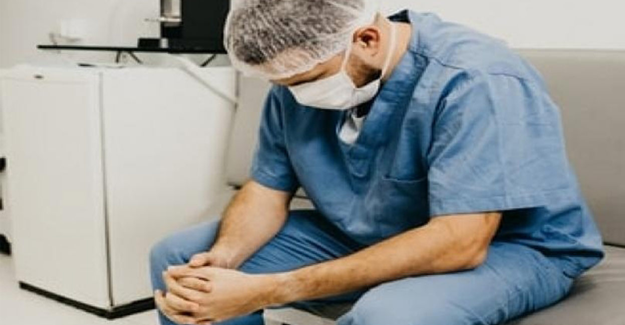 A look at how Doctors maintain their mental health amidst the pandemic.(photo:IANSLIFE) It has now become imperative to work towards lessening of mental health problems of frontline healthcare workers. Image courtesy: IANS