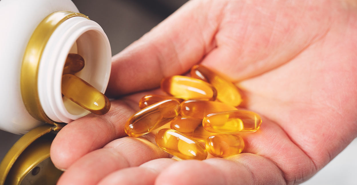 Omega 3 capsules: Photo: batuhan toker / iSock