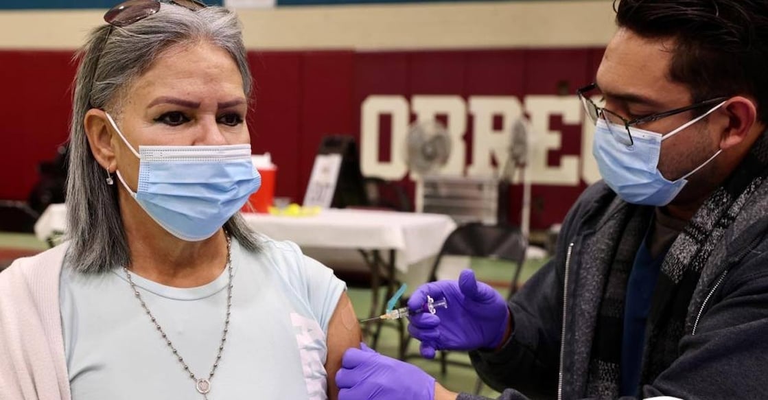 A health worker administers a flu vaccine shot to a local resident in Los Angeles, the United States, on Dec. 17, 2022. (Xinhua/IANS) Representative image for vaccine injection. Photo: IANS