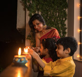 Diyas (lamps) lit during Diwali celebration. Photo: Shutterstock/phive