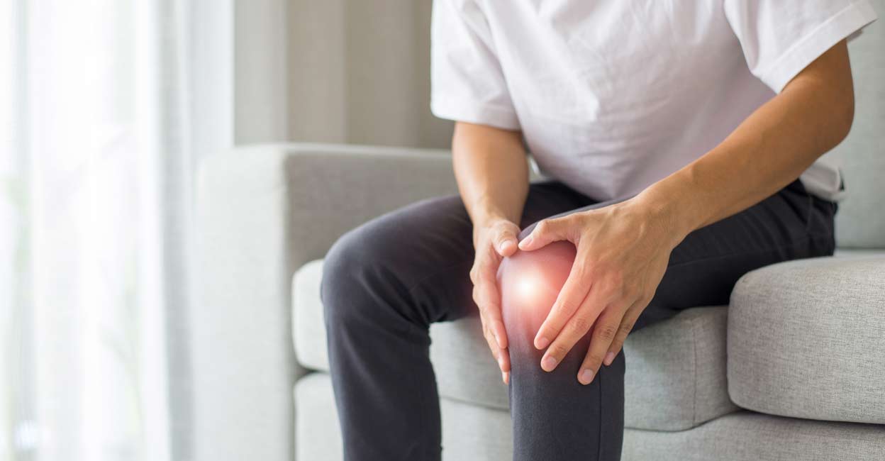 Non-steroidal anti-inflammatory drugs are also commonly known as pain relievers that are typically the first step in treating knee pain. Representational image. Photo:Chonlatee42 / Shutterstock
