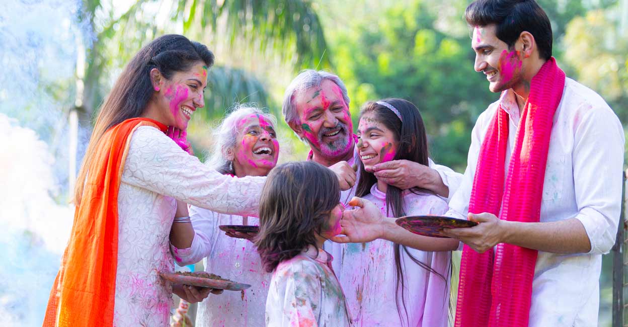 Playing with colours, which are not organic can lead to several skin problems. Representational image: Stock Exchange / Shutterstock